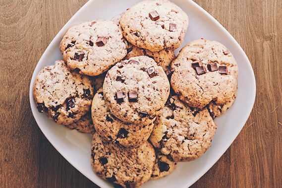 Giant Chocolate Chip Cookie - Bakes and Blunders